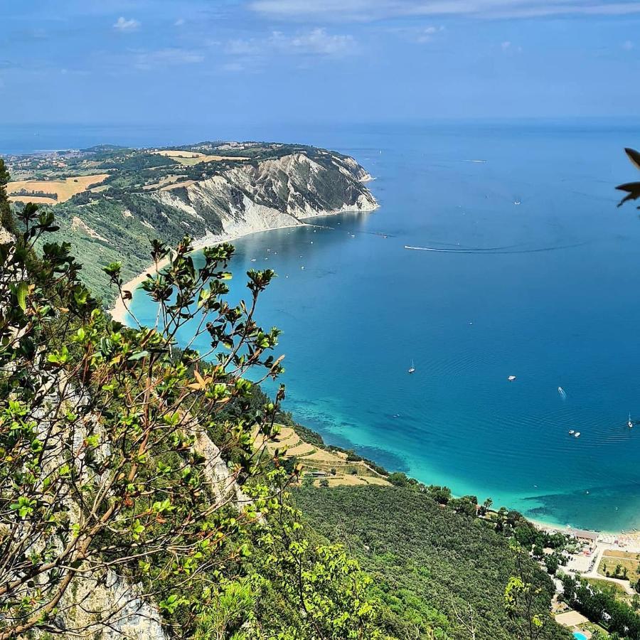 La Pinetina Apartment Ancona Bagian luar foto